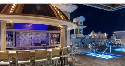 Two bedroom Villa, less than 1/4 mile from the Vegas Strip