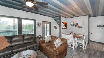 TV connectée, cheminée, jeux vidéo, baby-foot