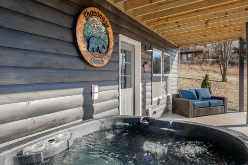 Brand New Private Property w/RV-Boat Parking Space, Hot Tub, Firepit, Games&More