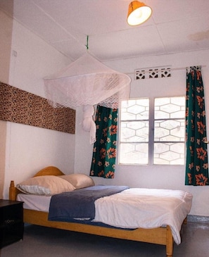 Huis, 2 queensize bedden | 2 slaapkamers, een strijkplank/strijkijzer, gratis wifi, beddengoed
