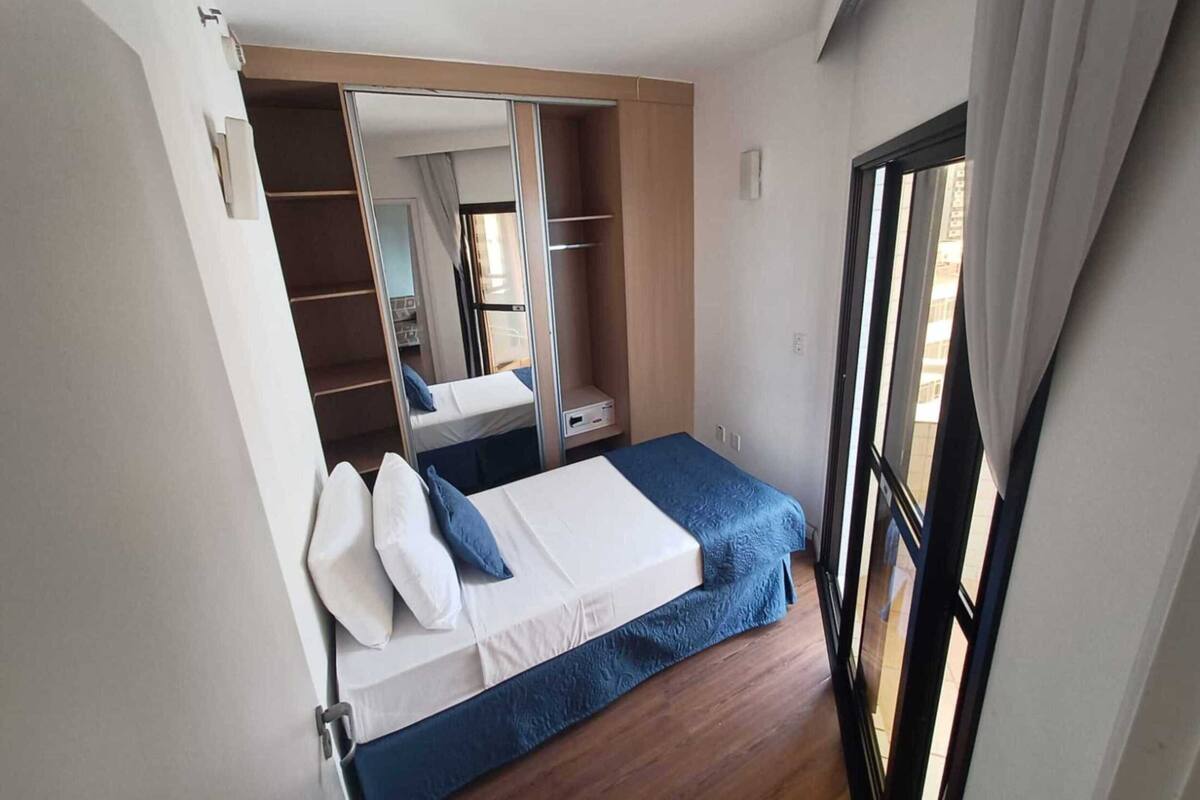 Zimmersafe, Schreibtisch, laptopgeeigneter Arbeitsplatz