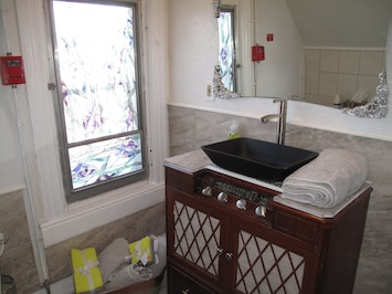 Sweet bedroom suite in the center of the city