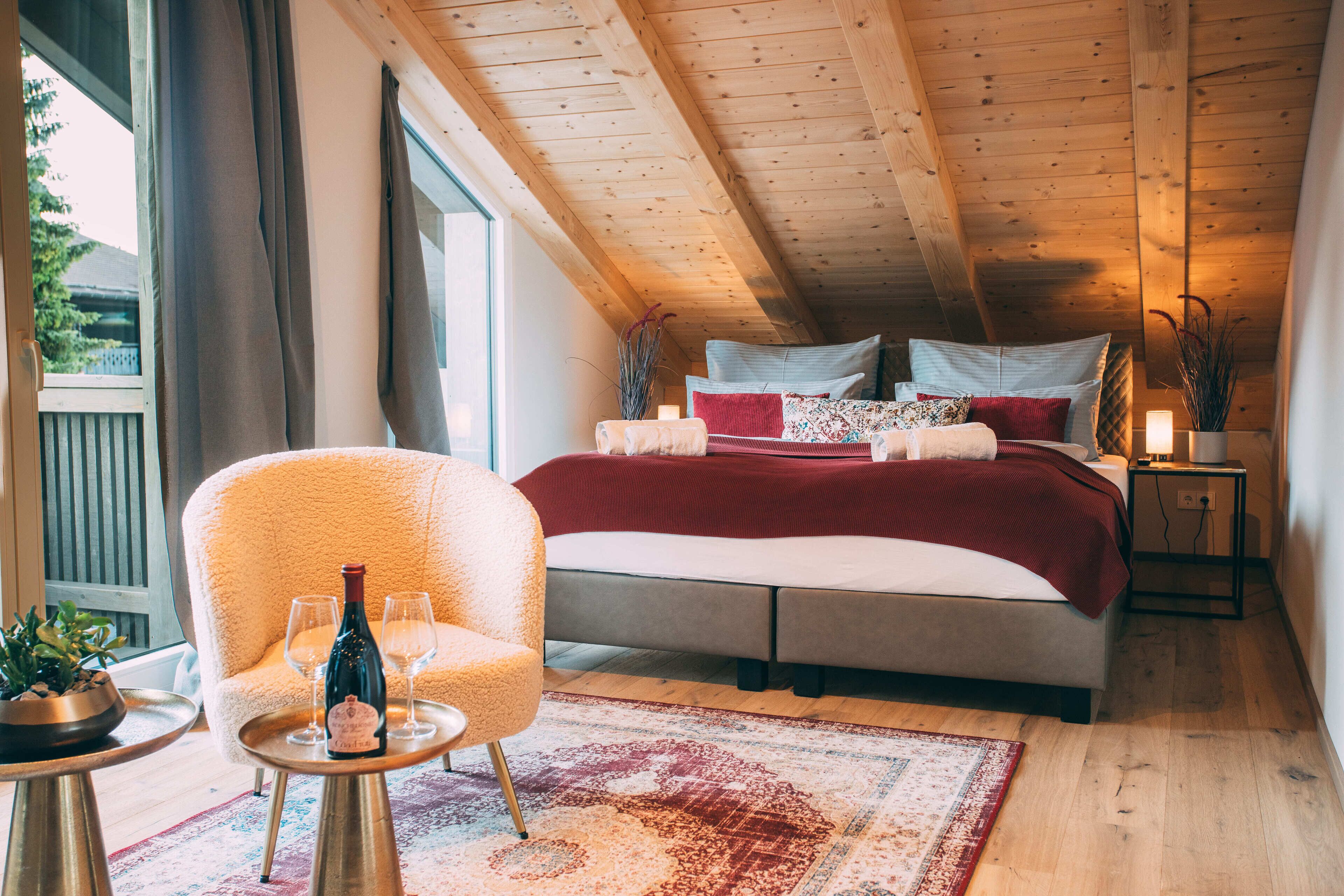 5 bedrooms, desk, soundproofing, iron/ironing board