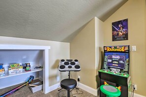 Game room - Utah Abode - Deck, Arcade Games & Near Skiing (Midway)