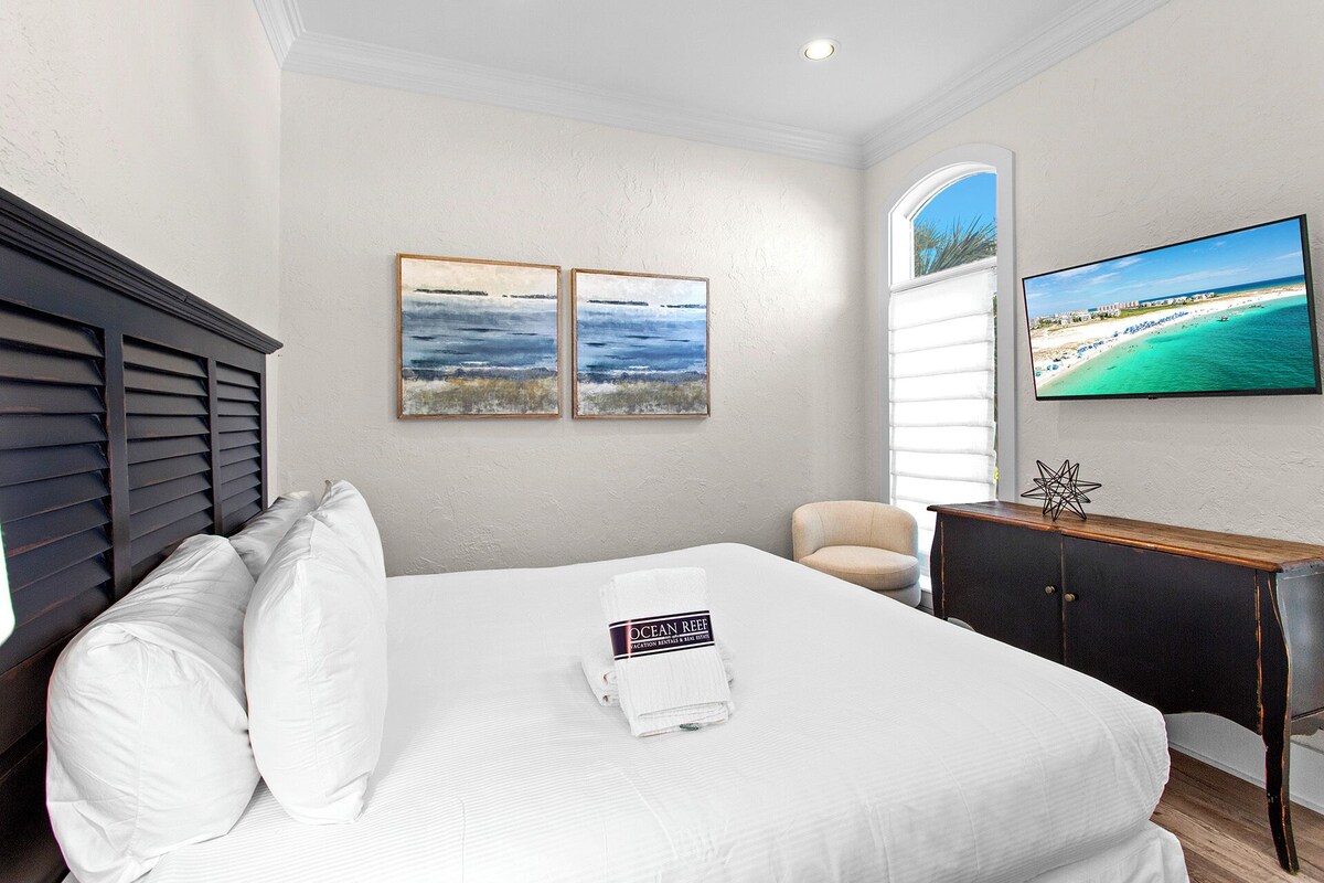 Photo 18 of Villa Vittoria - Gulf Front, Private Pool, Pet Friendly, Free Beach Service!