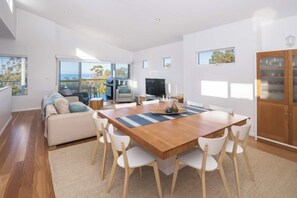 TV - Casa Azzura - Ocean Views, short walk to the Beach (Dunsborough)