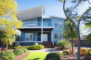 Exterior - Casa Azzura - Ocean Views, short walk to the Beach (Dunsborough)