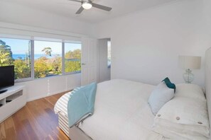 4 bedrooms, iron/ironing board, travel cot, WiFi - Casa Azzura - Ocean Views, short walk to the Beach (Dunsborough)
