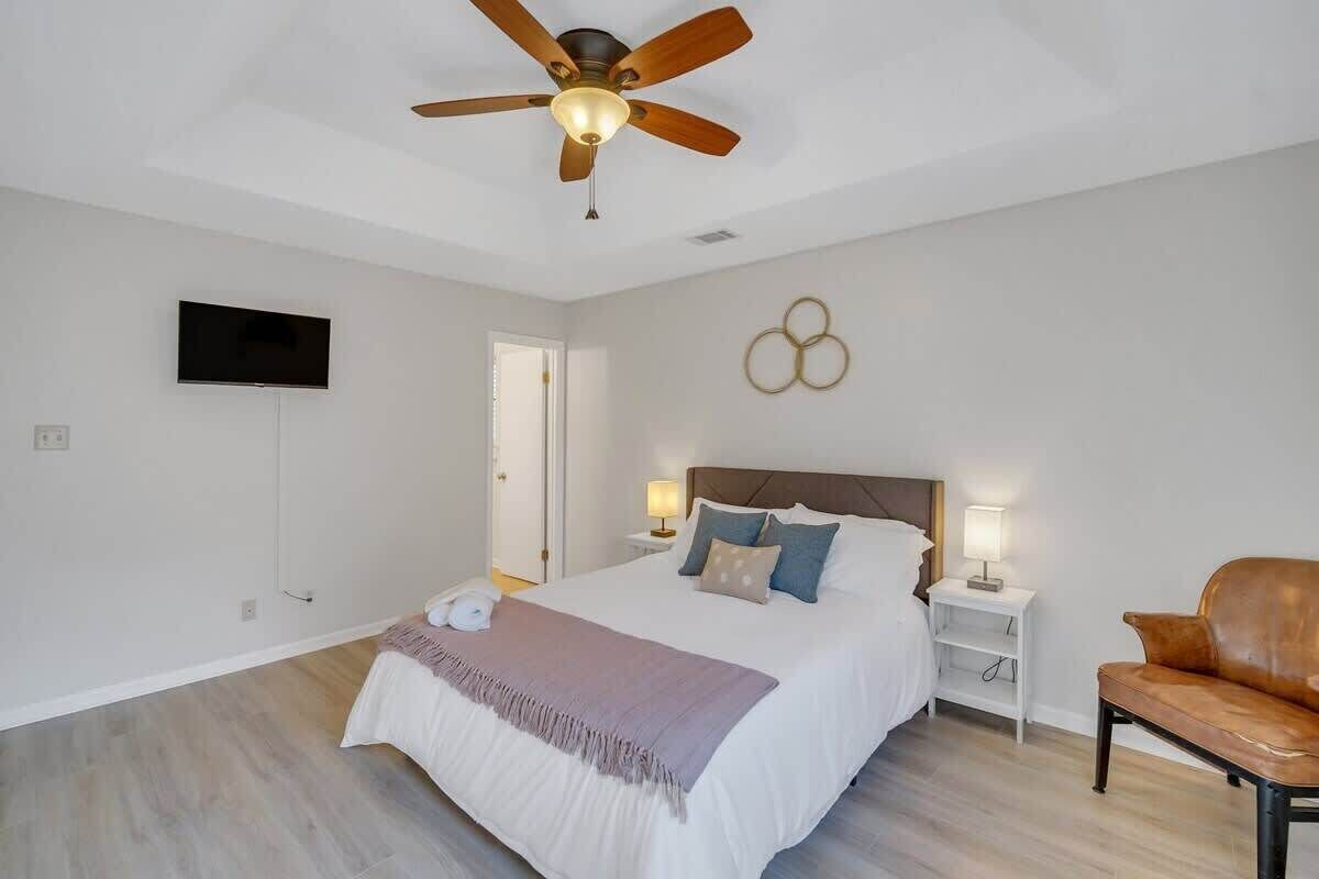 3 bedrooms, iron/ironing board, travel crib, WiFi