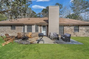 Terrace/patio - Home Sweet Pooler (Pooler)