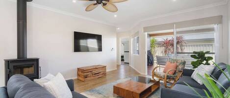 TV, fireplace, offices