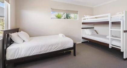 Azzure Family Getaway—Close to Central Dunsborough
