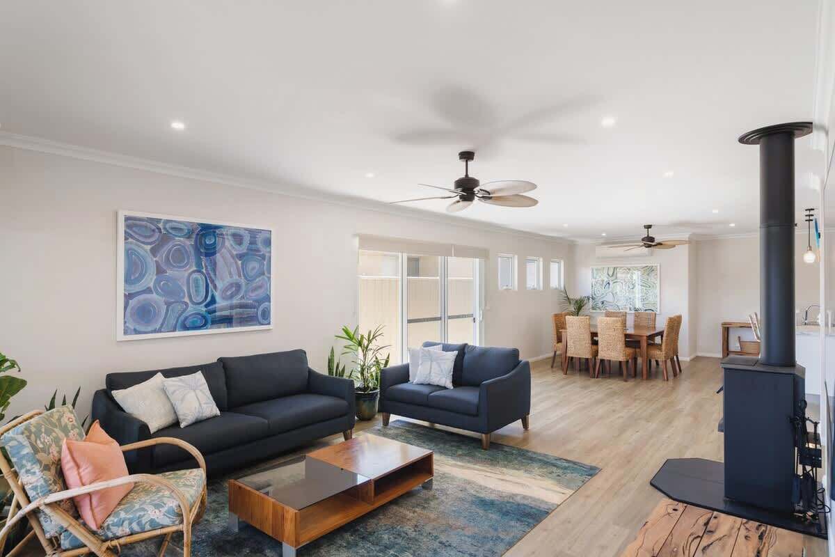 TV, fireplace, offices