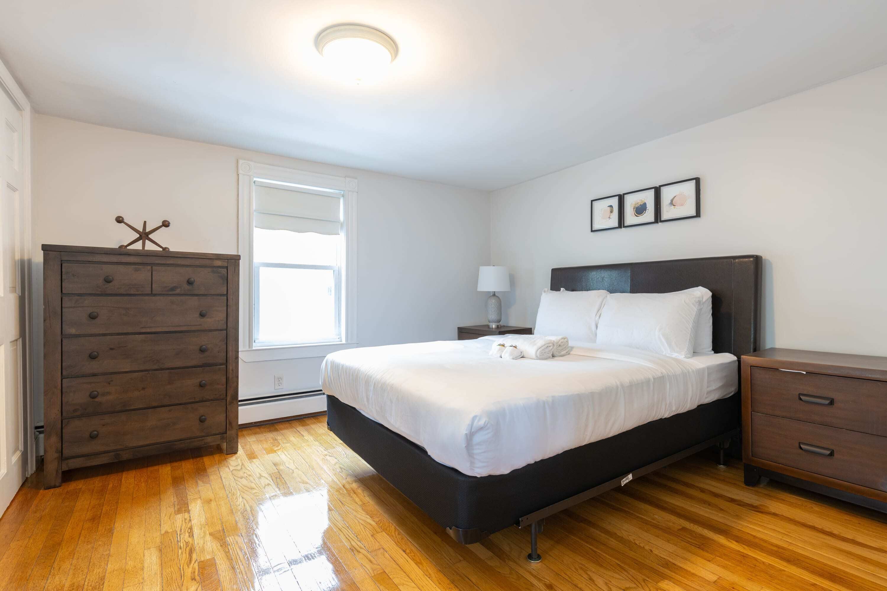 3 bedrooms, desk, iron/ironing board, WiFi