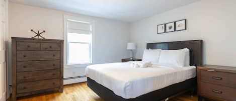 3 室のベッドルーム、デスク、アイロン / アイロン台、WiFi