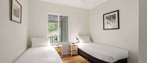 2 chambres, fer et planche à repasser, Wi-Fi, draps fournis