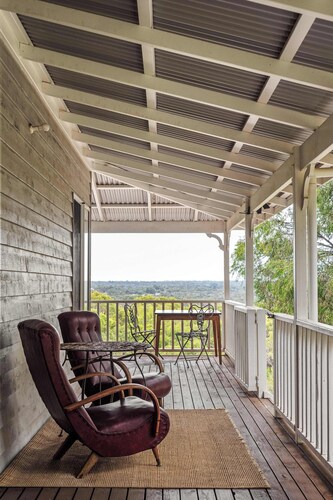Hillview—Spacious Bushland Haven with Scenic Views