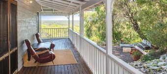 Hillview - Resort-Style Bush Retreat