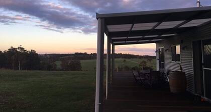 Margaret River Farmhouse: Serene Bushland Getaway