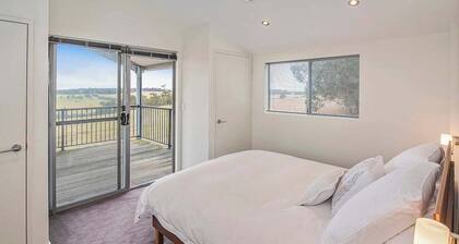 Margaret River Farmhouse - enjoy bushland escape