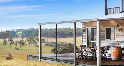 Margaret River Farmhouse: Serene Bushland Getaway