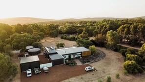 المنشأة من الخارج