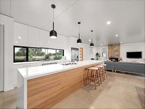 Fridge, microwave, oven, stovetop - Seaview Yallingup (Yallingup)