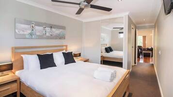 2 bedrooms, iron/ironing board, WiFi