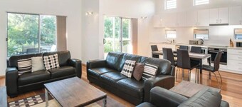 Villa on the Cape - walk or ride to town