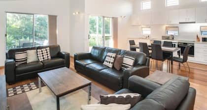 Villa on the Cape - walk or ride to town