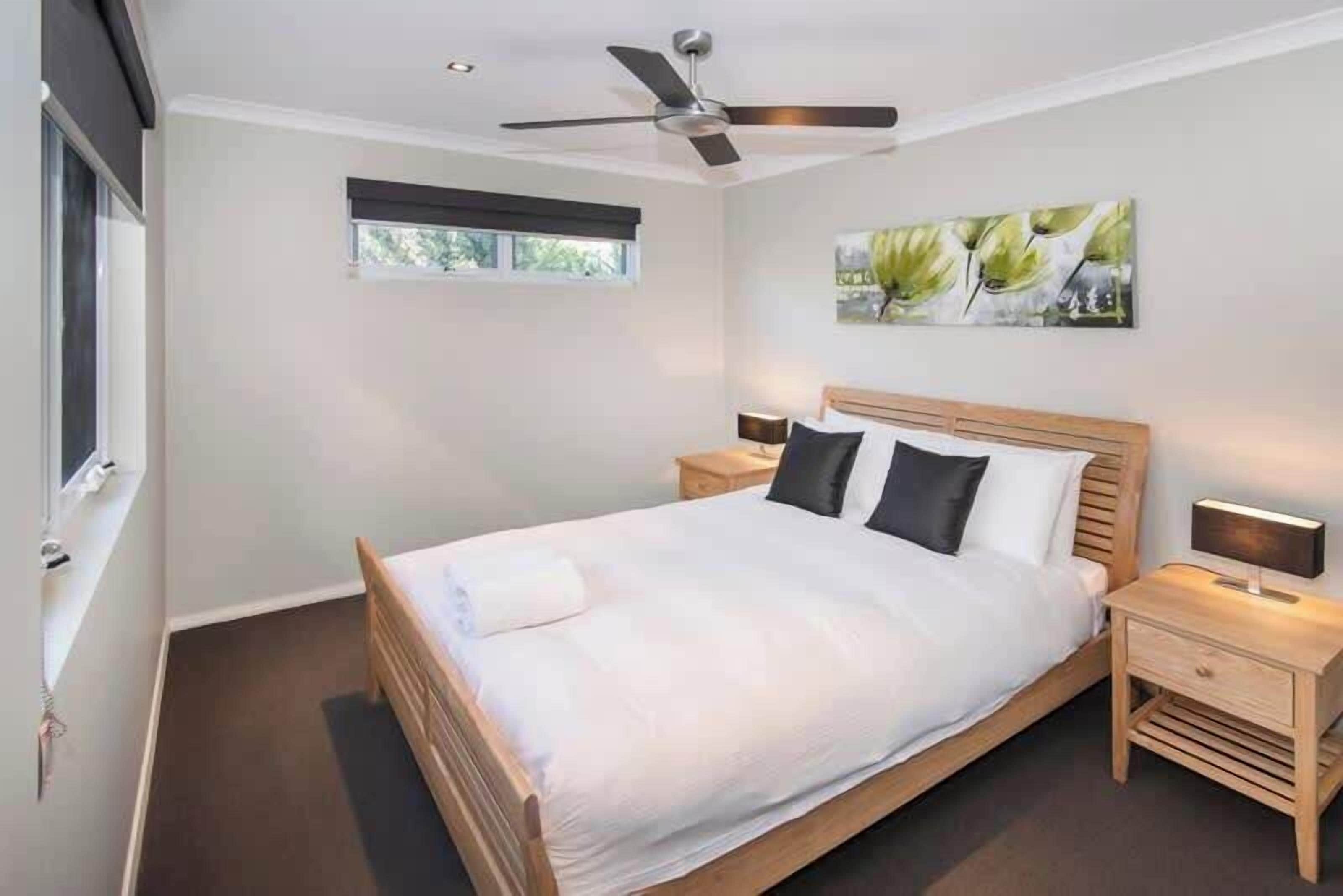 2 bedrooms, iron/ironing board, WiFi