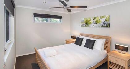 Villa on the Cape: Relaxed Hideaway near Town