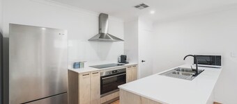 Villa on Valcross - quiet street, walk to town