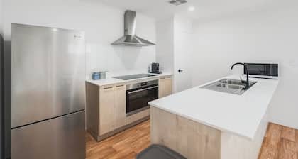 Villa on Valcross - quiet street, walk to town