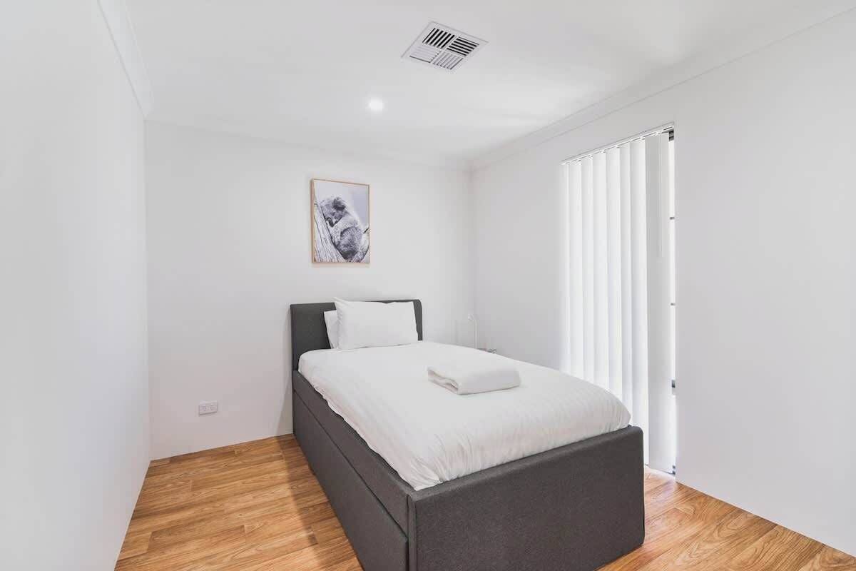 2 bedrooms, iron/ironing board, WiFi