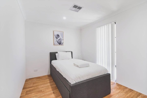2 bedrooms, iron/ironing board, WiFi