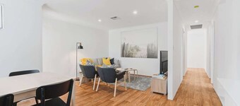 Villa on Valcross - quiet street, walk to town