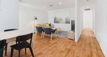 Villa on Valcross - quiet street, walk to town