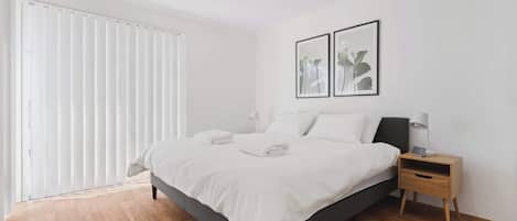 2 habitaciones, tabla de planchar con plancha, cuna de viaje y wifi