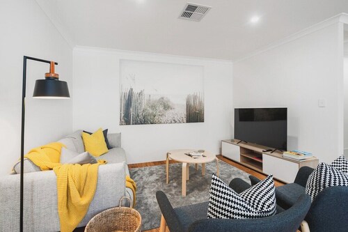 Villa on Valcross—Modern Coastal Comfort near Town