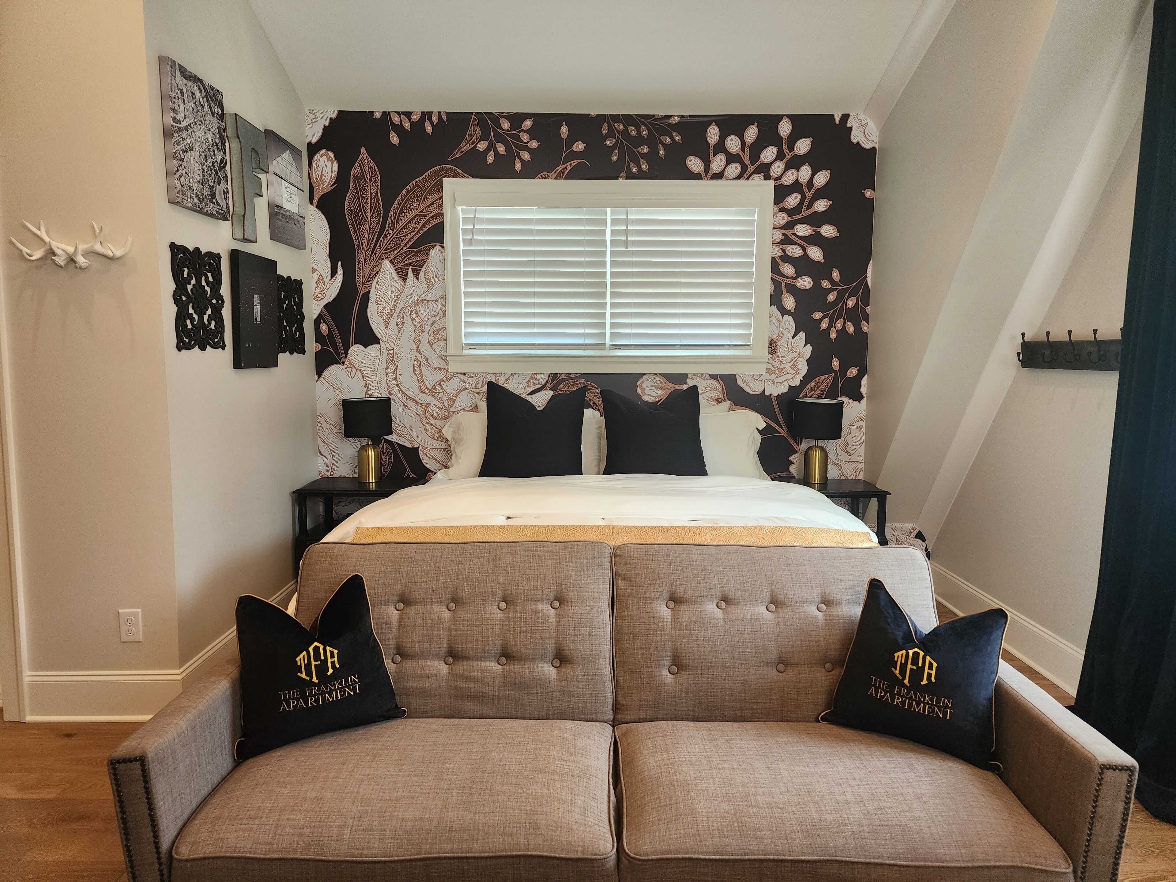 The Franklin Apartment, Luxury Living in DOWNTOWN Historic Franklin.