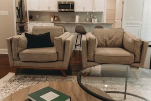 Living area - Perfect golf getaway - quick drive to all courses (Pinehurst)