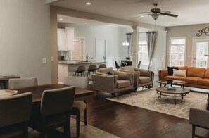 Living area - Perfect golf getaway - quick drive to all courses (Pinehurst)