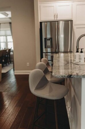 Dining - Perfect golf getaway - quick drive to all courses (Pinehurst)