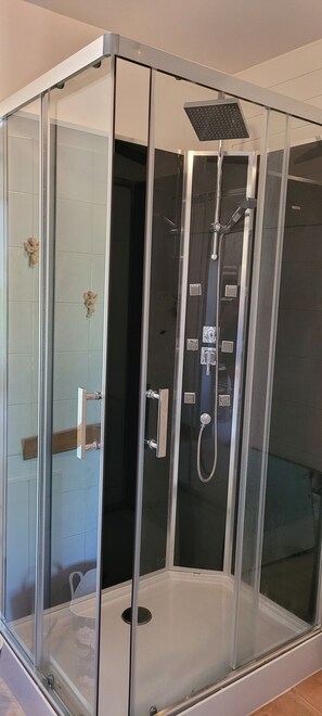 Shower, hair dryer, towels - La boissière, in the peace and quiet of its green square (CARSAC AILLAC)