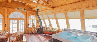 Beautiful cabin in the woods close to skiing, hiking and shopping with hot tub.