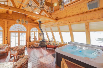 Beautiful cabin in the woods close to skiing, hiking and shopping with hot tub.