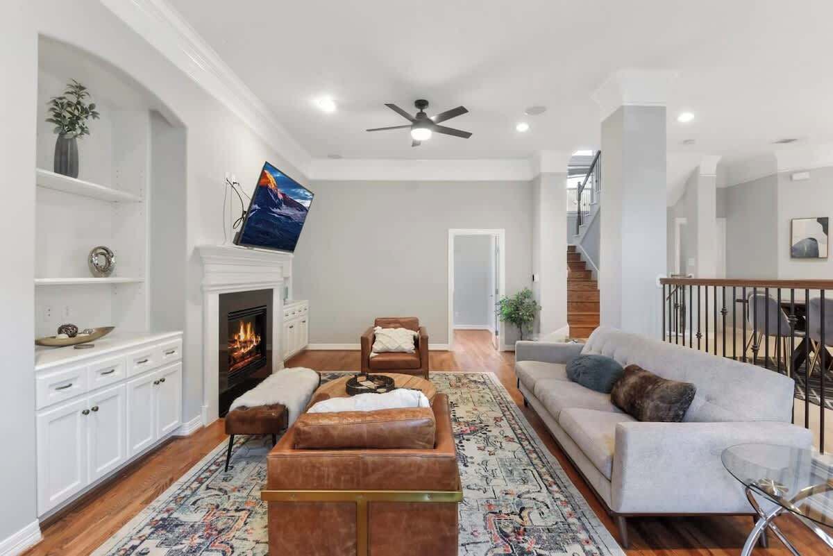 Fernseher, Kamin, Arbeitsbereiche