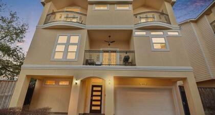 Luxurious 6BR/3.5 Wifi And Pool