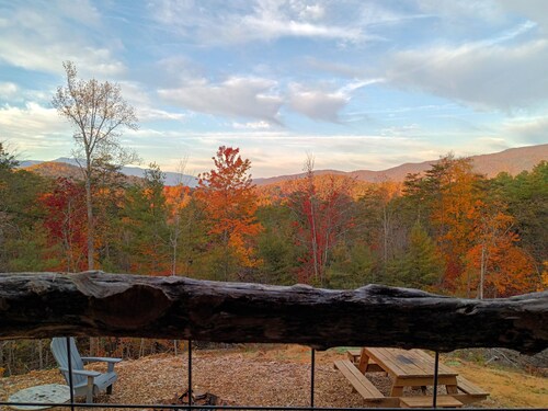 Romantic One room Cabin with breathtaking views of the Smoky Mountains
